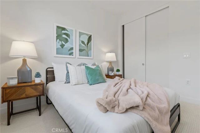 585 S Lyon, Santa Ana, CA 92701