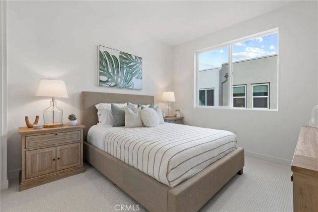 585 S Lyon, Santa Ana, CA 92701