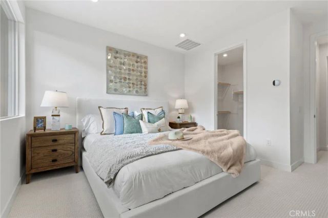 585 S Lyon, Santa Ana, CA 92701