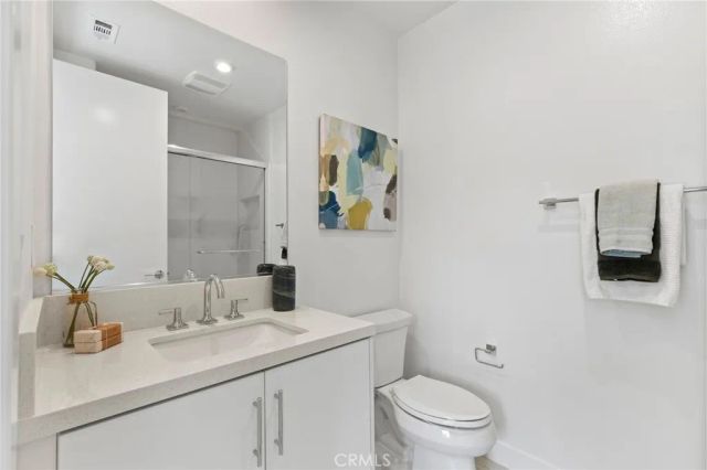 585 S Lyon, Santa Ana, CA 92701