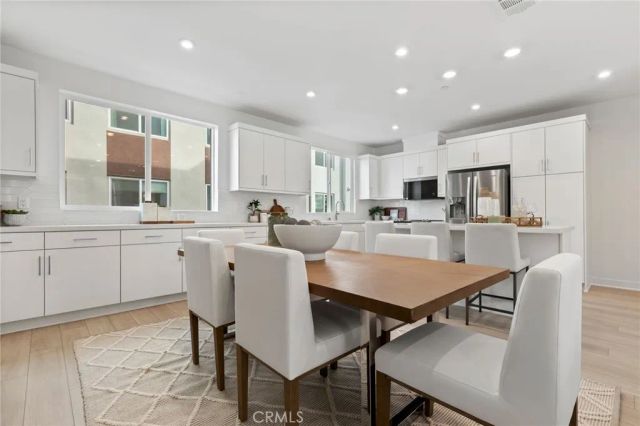585 S Lyon, Santa Ana, CA 92701