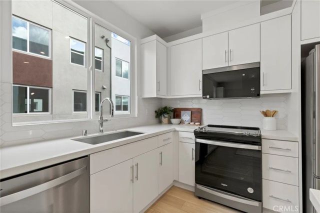 585 S Lyon, Santa Ana, CA 92701