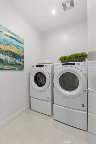 585 S Lyon, Santa Ana, CA 92701