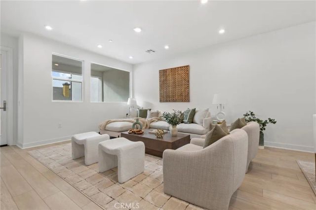585 S Lyon, Santa Ana, CA 92701