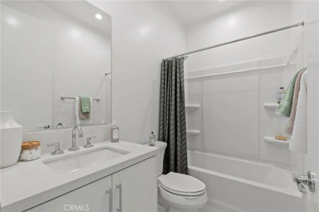 585 S Lyon, Santa Ana, CA 92701