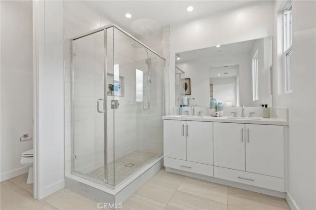 585 S Lyon, Santa Ana, CA 92701