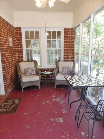 2222 Irwin Street, Fort Worth, TX 76110