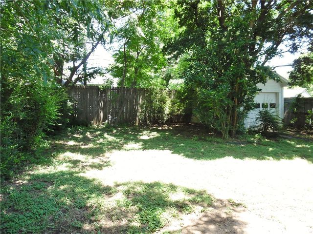 2222 Irwin Street, Fort Worth, TX 76110