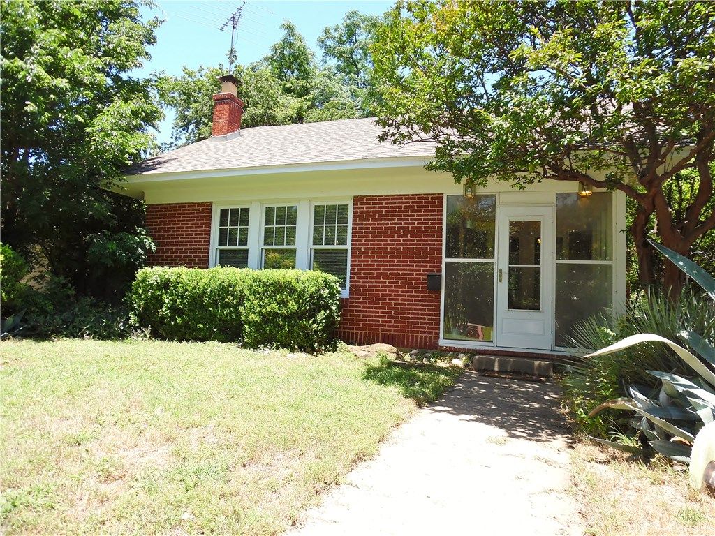 2222 Irwin Street, Fort Worth, TX 76110
