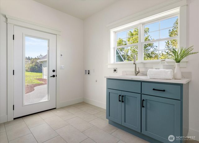 1649 Scenic Heights Road, Oak Harbor, WA 98277