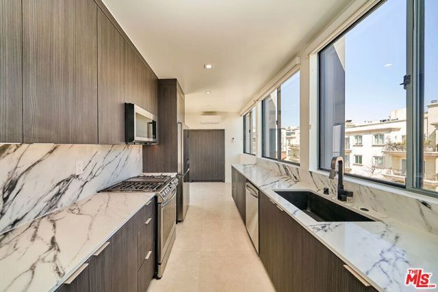 145 S Maple Drive 401, Beverly Hills, CA 90212