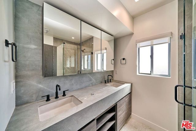 145 S Maple Drive 401, Beverly Hills, CA 90212
