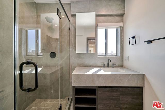 145 S Maple Drive 401, Beverly Hills, CA 90212