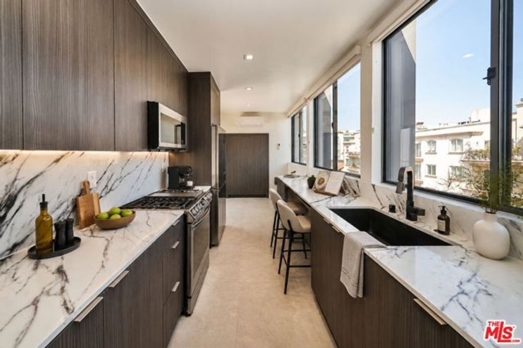 145 S Maple Drive 401, Beverly Hills, CA 90212