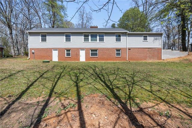 3420 Forest Lane, Pfafftown, NC 27040