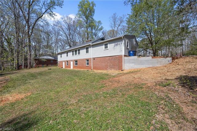 3420 Forest Lane, Pfafftown, NC 27040