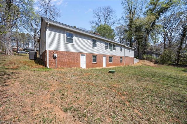 3420 Forest Lane, Pfafftown, NC 27040