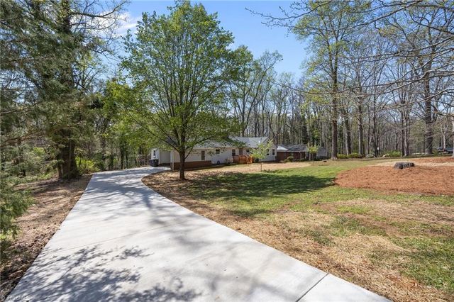 3420 Forest Lane, Pfafftown, NC 27040