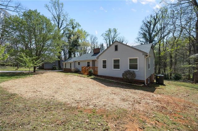 3420 Forest Lane, Pfafftown, NC 27040