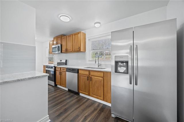 3420 Forest Lane, Pfafftown, NC 27040