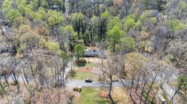 3420 Forest Lane, Pfafftown, NC 27040