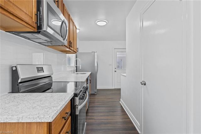 3420 Forest Lane, Pfafftown, NC 27040