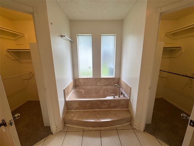 1940 WILLOW VALE Drive, Fort Worth, TX 76134