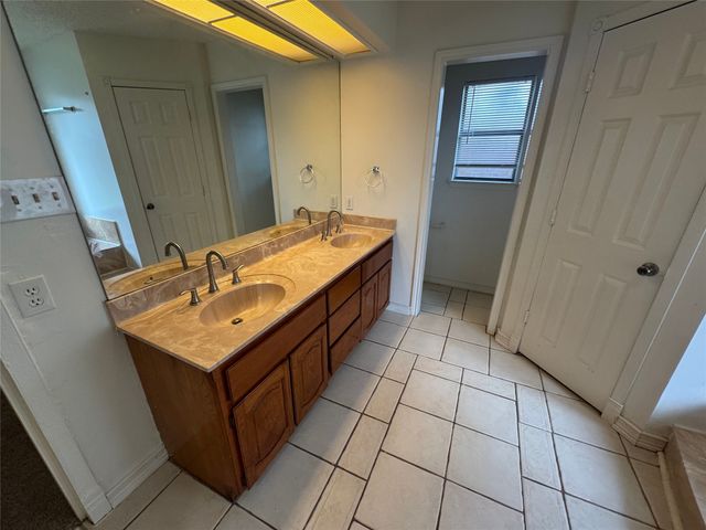 1940 WILLOW VALE Drive, Fort Worth, TX 76134