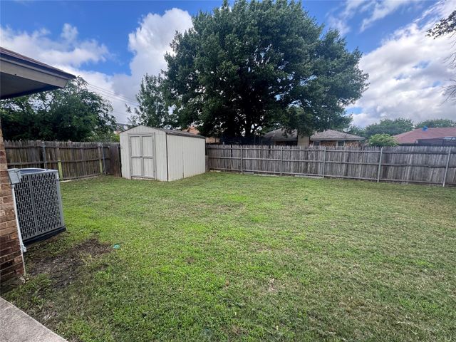 1940 WILLOW VALE Drive, Fort Worth, TX 76134