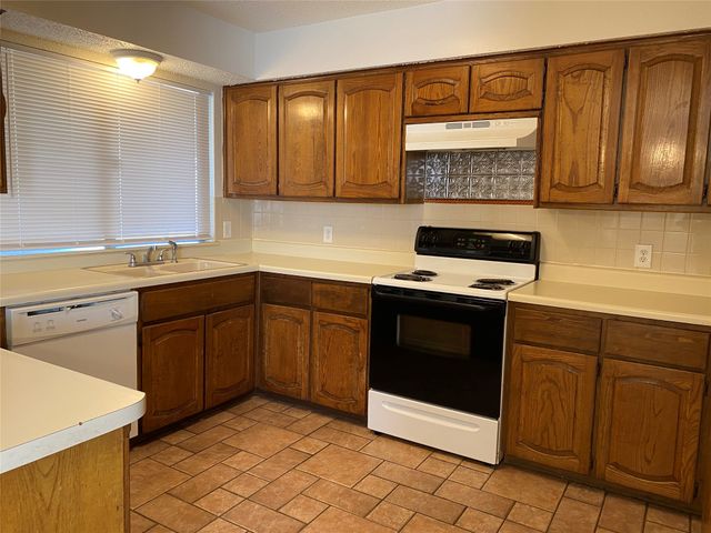 1940 WILLOW VALE Drive, Fort Worth, TX 76134