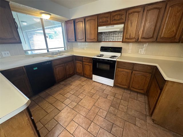 1940 WILLOW VALE Drive, Fort Worth, TX 76134