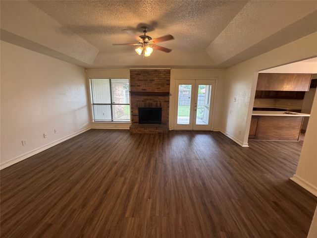 1940 WILLOW VALE Drive, Fort Worth, TX 76134