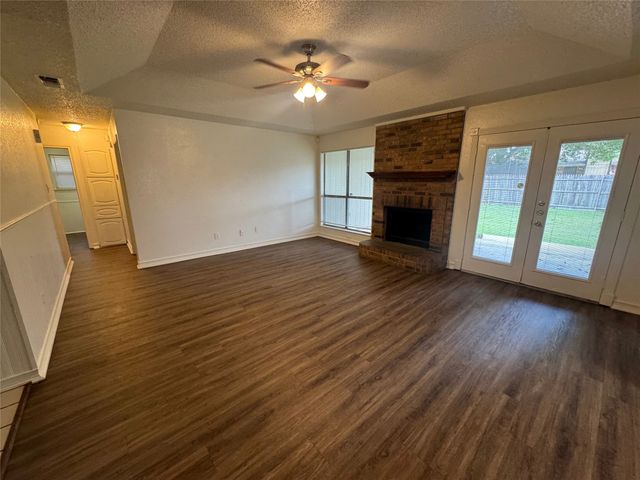 1940 WILLOW VALE Drive, Fort Worth, TX 76134