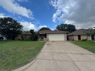 1940 WILLOW VALE Drive, Fort Worth, TX 76134
