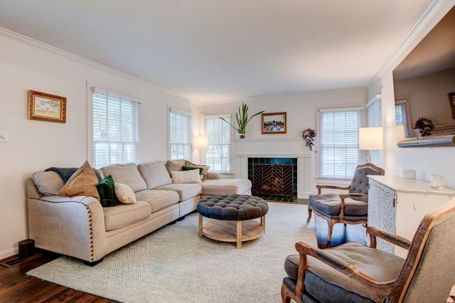 6042 Mccommas Boulevard, Dallas, TX 75206