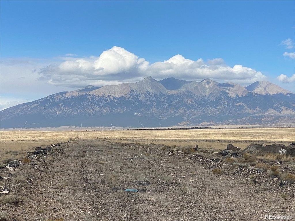 14 13th St., Blanca, CO 81123