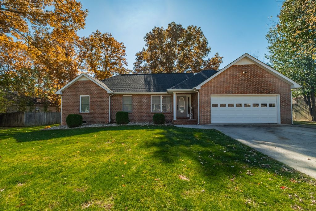 102 Point Dr, Tullahoma, TN 37388