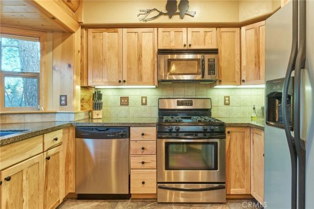 654 Villa Grove Drive, Big Bear City, CA 92314