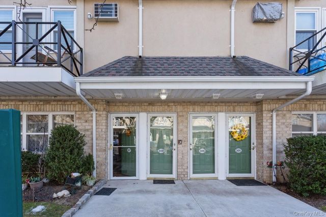 308 Cambridge Court, Glen Cove, NY 11542