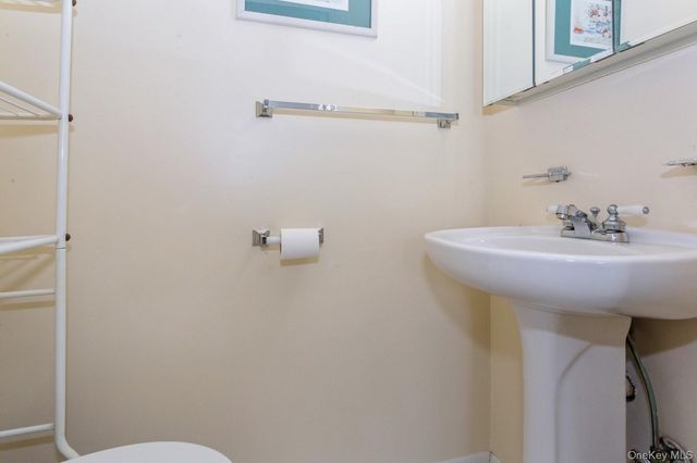 308 Cambridge Court, Glen Cove, NY 11542