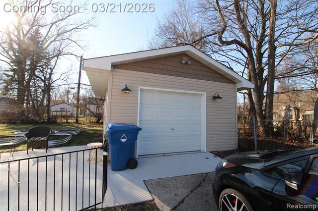 43 Doremus Avenue, Waterford, MI 48328