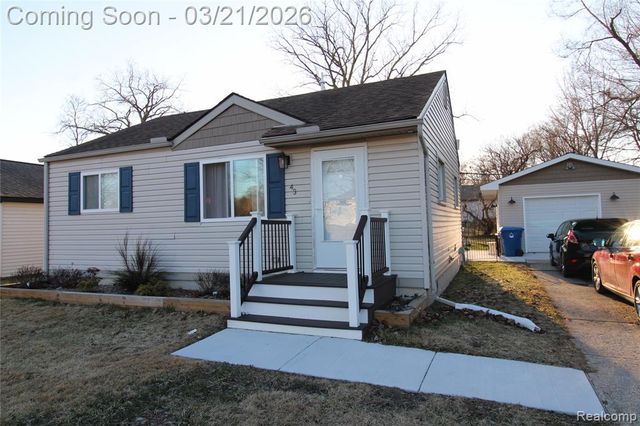 43 Doremus Avenue, Waterford, MI 48328