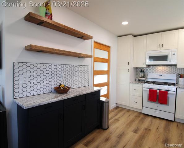 43 Doremus Avenue, Waterford, MI 48328