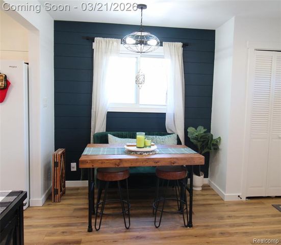 43 Doremus Avenue, Waterford, MI 48328