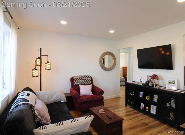 43 Doremus Avenue, Waterford, MI 48328