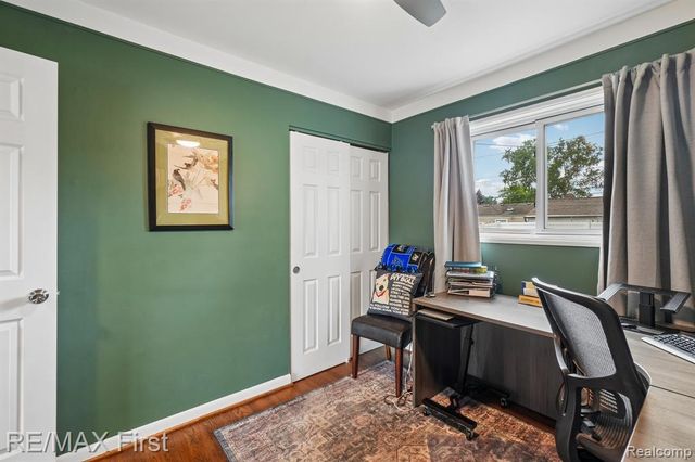 320 Hecht Drive, Madison Heights, MI 48071