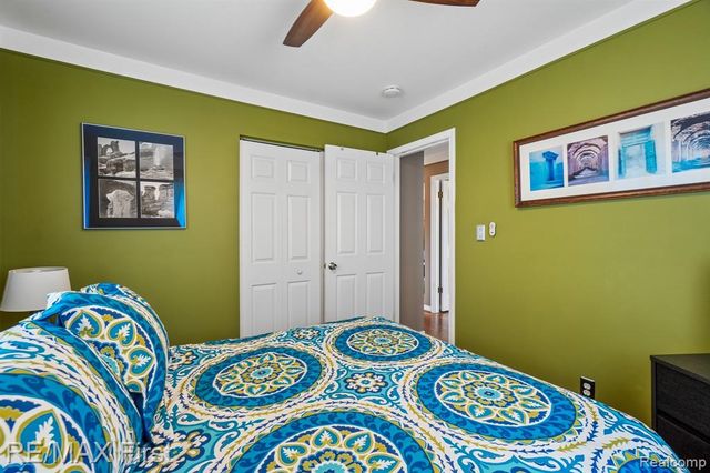 320 Hecht Drive, Madison Heights, MI 48071