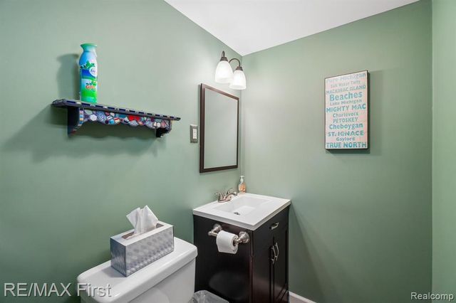 320 Hecht Drive, Madison Heights, MI 48071