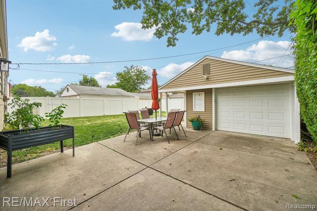 320 Hecht Drive, Madison Heights, MI 48071