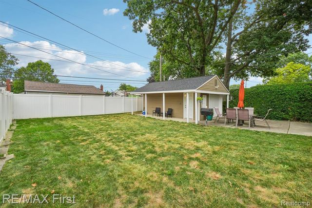 320 Hecht Drive, Madison Heights, MI 48071